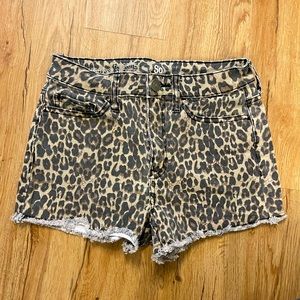 Leopard print high rise shorts
